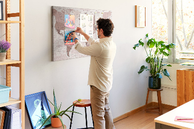 Kurkbord wereldkaart in verschillende tinten roze