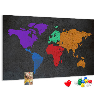 Prikbord wereldkaart in kleur op een donkere achtergrond