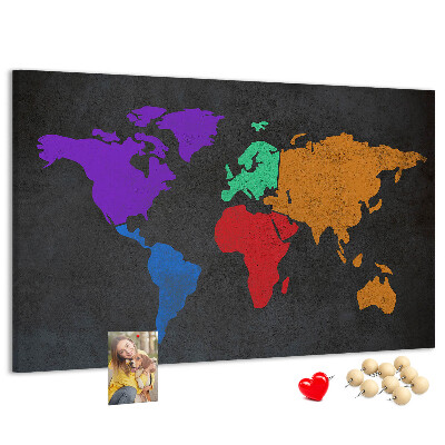 Prikbord wereldkaart in kleur op een donkere achtergrond