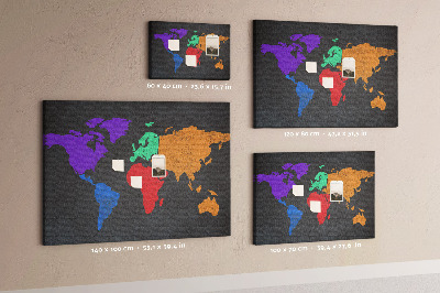 Prikbord wereldkaart in kleur op een donkere achtergrond