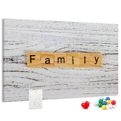 Kurkbord familieherinneringen op een houten achtergrond