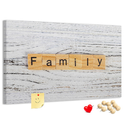 Kurkbord familieherinneringen op een houten achtergrond