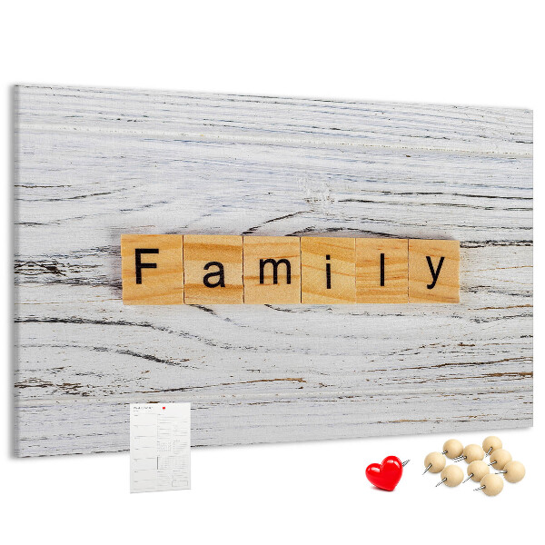Kurkbord familieherinneringen op een houten achtergrond