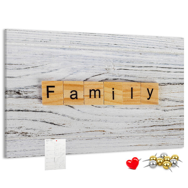 Kurkbord familieherinneringen op een houten achtergrond