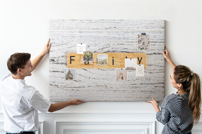 Kurkbord familieherinneringen op een houten achtergrond