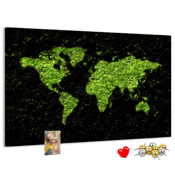 Kurken prikbord met een groene wereldkaart op een zwarte achtergrond