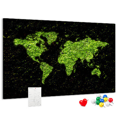 Kurken prikbord met een groene wereldkaart op een zwarte achtergrond