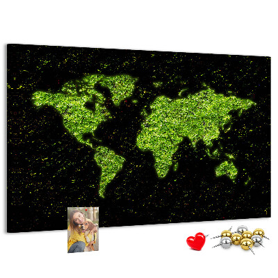 Kurken prikbord met een groene wereldkaart op een zwarte achtergrond