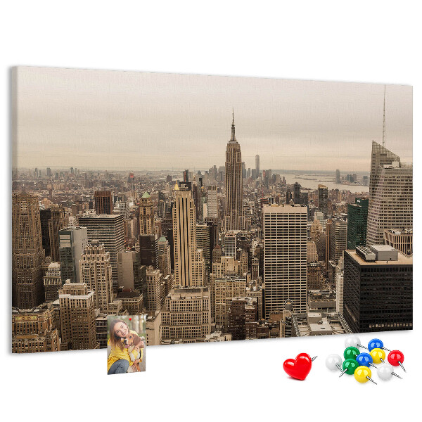 Prikbord met de skyline van New York en wolkenkrabbers