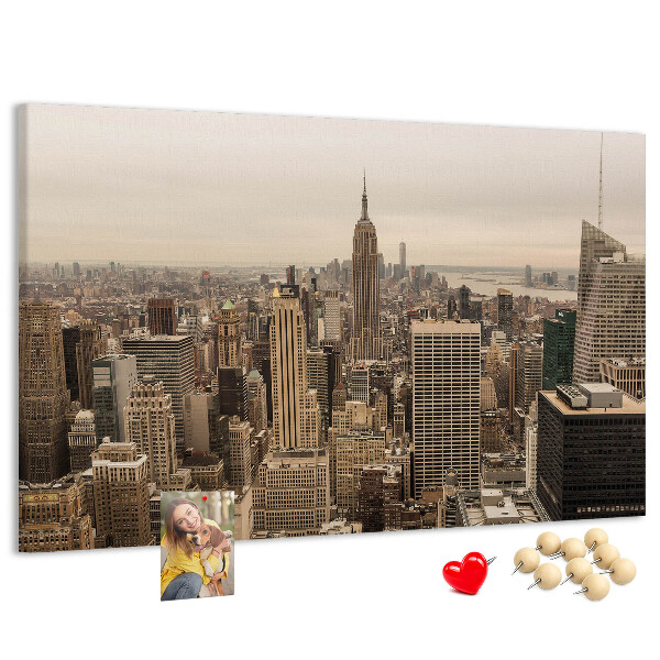 Prikbord met de skyline van New York en wolkenkrabbers