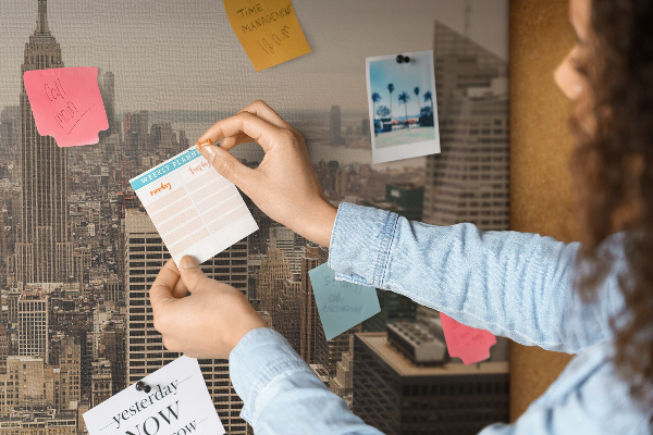 Prikbord met de skyline van New York en wolkenkrabbers