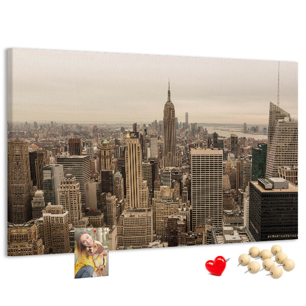 Prikbord met de skyline van New York en wolkenkrabbers