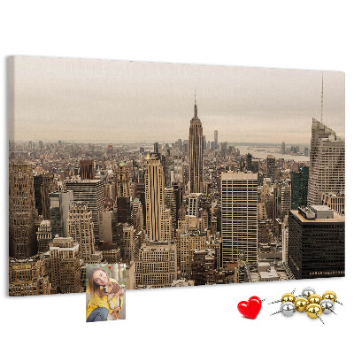 Prikbord met de skyline van New York en wolkenkrabbers