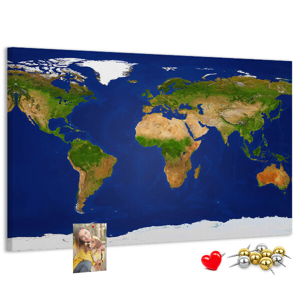 Wereldkaart prikbord met gekleurde spelden