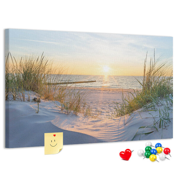 Kurk prikbord met een afbeelding van een zonsondergang boven het strand en de duinen