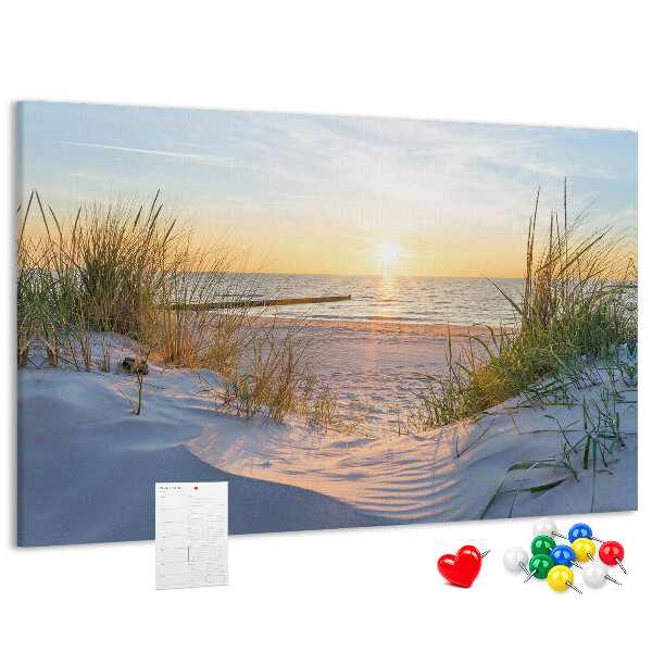 Kurk prikbord met een afbeelding van een zonsondergang boven het strand en de duinen