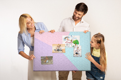 Prikbord met geometrische vormen in pastelkleuren
