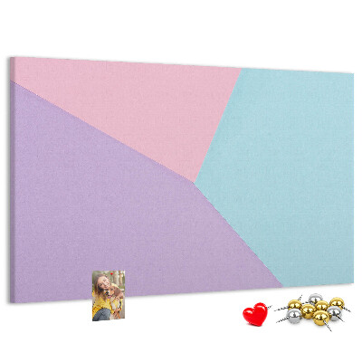 Prikbord met geometrische vormen in pastelkleuren