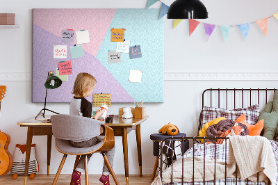 Prikbord met geometrische vormen in pastelkleuren