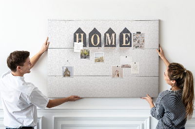 Kurkbord met stijlvolle letters op een houten achtergrond