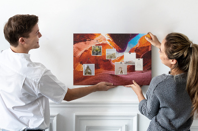 Kurkbord met afbeelding van rode rotsen en een blauwe lucht