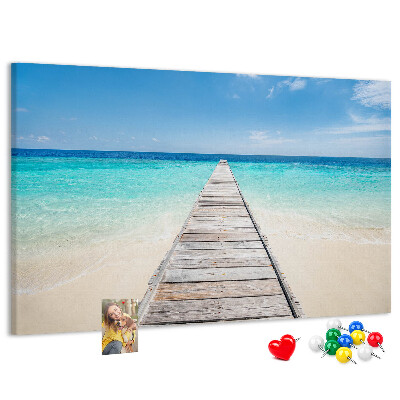 Prikbord met een rustige pier in een tropisch paradijs