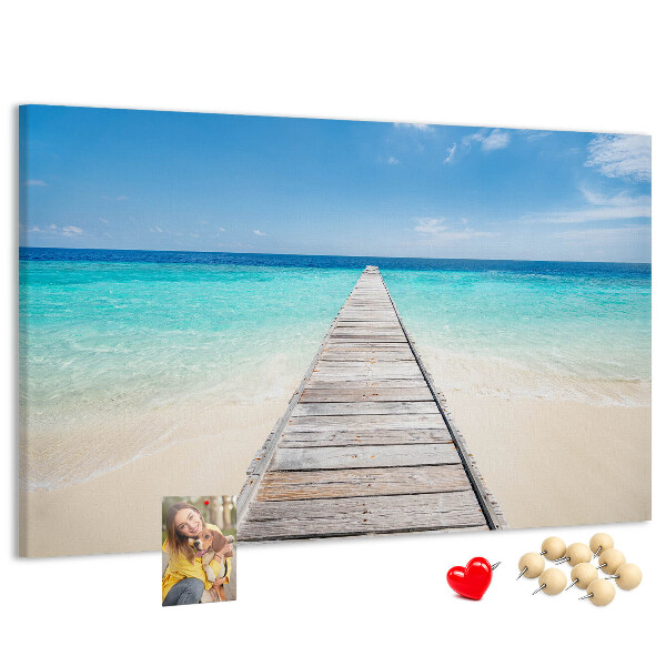 Prikbord met een rustige pier in een tropisch paradijs