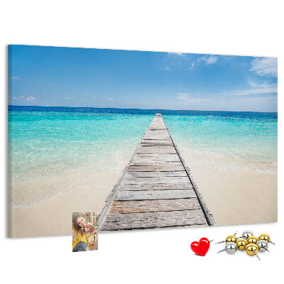 Prikbord met een rustige pier in een tropisch paradijs