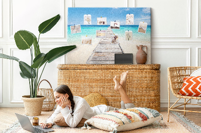 Prikbord met een rustige pier in een tropisch paradijs