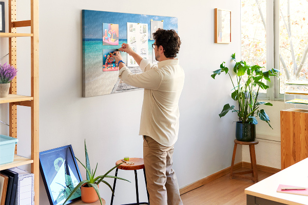 Prikbord met een rustige pier in een tropisch paradijs
