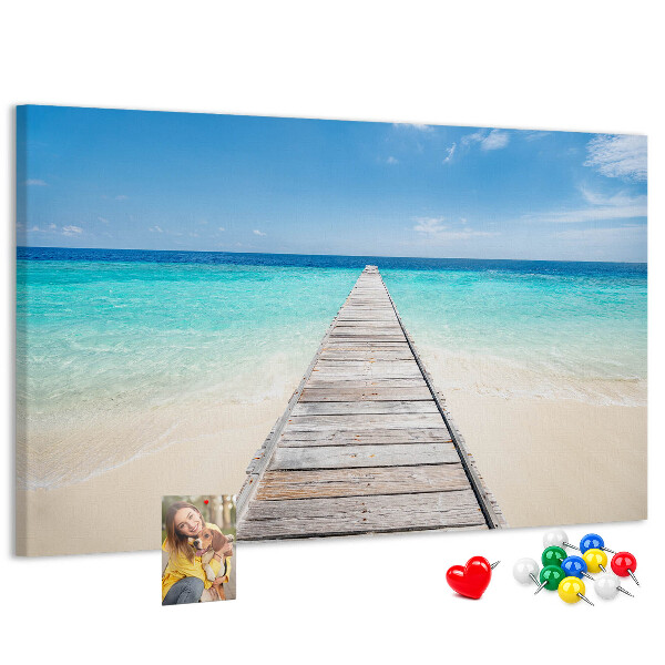 Prikbord met een rustige pier in een tropisch paradijs