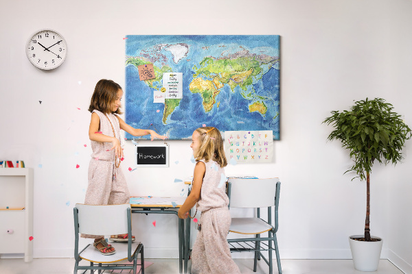 Kurkbord wereldkaart in pastelkleuren