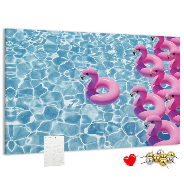 Prikbord met afbeelding van roze flamingo's tegen blauw water