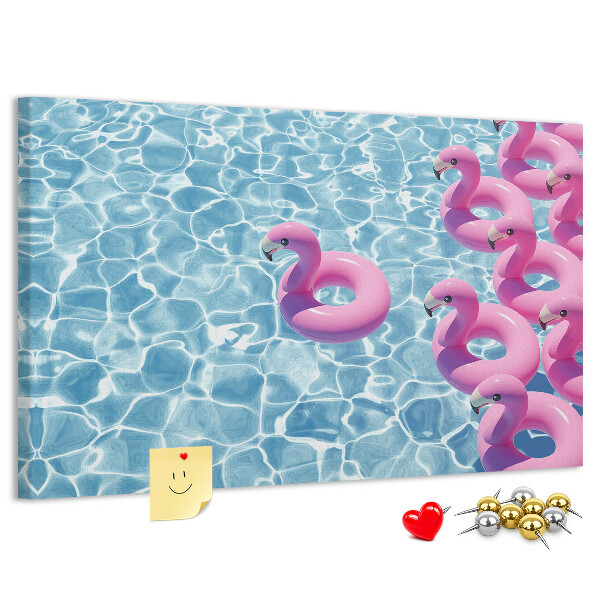 Prikbord met afbeelding van roze flamingo's tegen blauw water