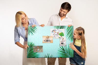 Prikbord met tropische bladeren op een blauwe achtergrond