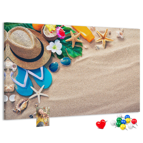 Kurken prikbord met zomerse strandherinneringen als decoratie