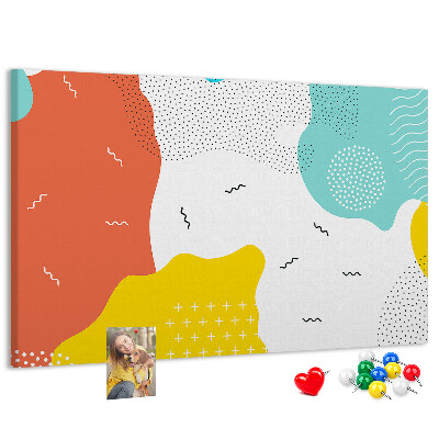 Prikbord met kleurrijke abstracte vormen en patronen