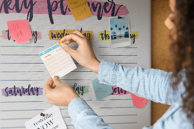 Kurkbord weekplanner met kleurrijke accenten