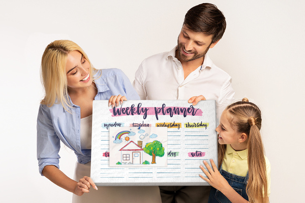Kurkbord weekplanner met kleurrijke accenten