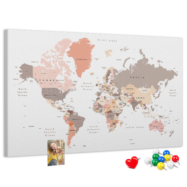 Prikbord wereldkaart in ingetogen kleuren