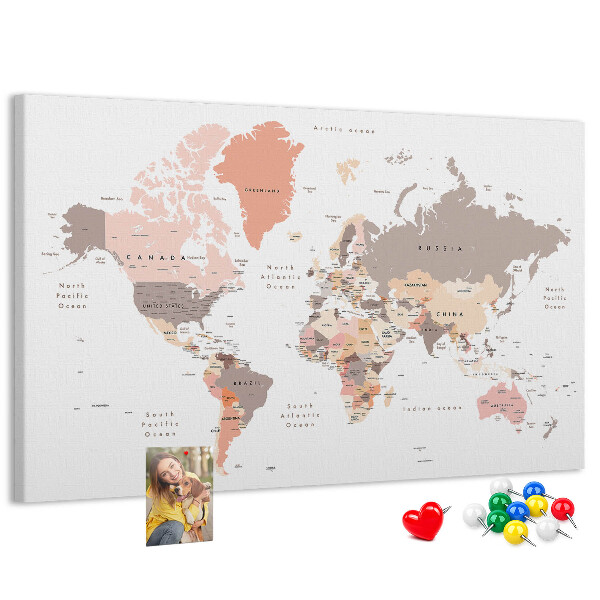Prikbord wereldkaart in ingetogen kleuren