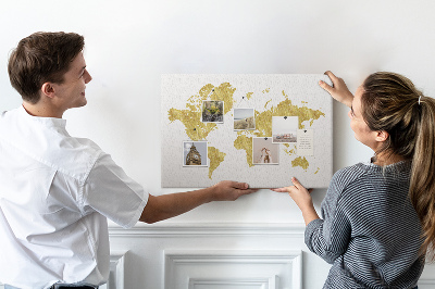 Kurkbord wereldkaart in goud op een witte achtergrond