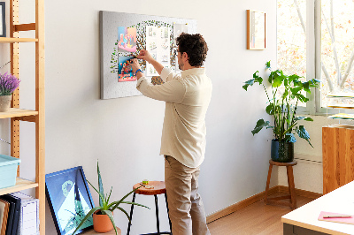 Prikbord met afbeelding van verstrengelde boomtakken met bladeren