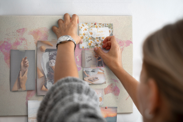 Kurkbord wereldkaart in pastel aquarelstijl