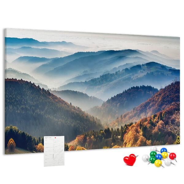 Kurken prikbord schilderachtige bergen in een herfstlandschap