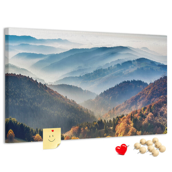 Kurken prikbord schilderachtige bergen in een herfstlandschap