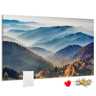 Kurken prikbord schilderachtige bergen in een herfstlandschap
