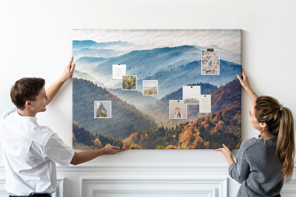 Kurken prikbord schilderachtige bergen in een herfstlandschap
