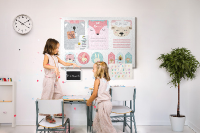 Kurk prikbord met gekleurde briefjes en schattige dieren