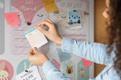 Kurk prikbord met gekleurde briefjes en schattige dieren